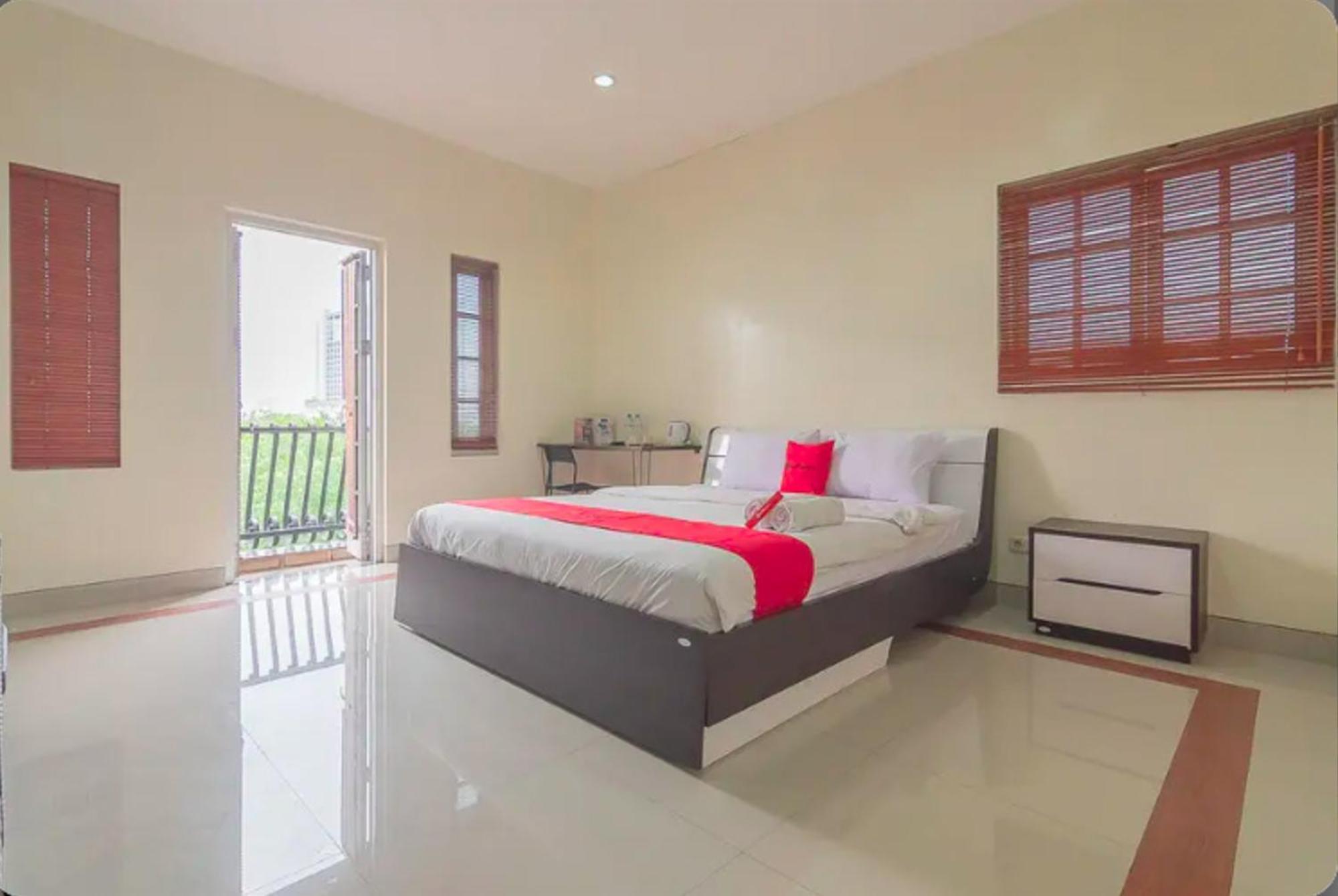 เรดดอร์ซ แอท มาลาบาร์ สตรีท Hotel บันดุง ภายนอก รูปภาพ