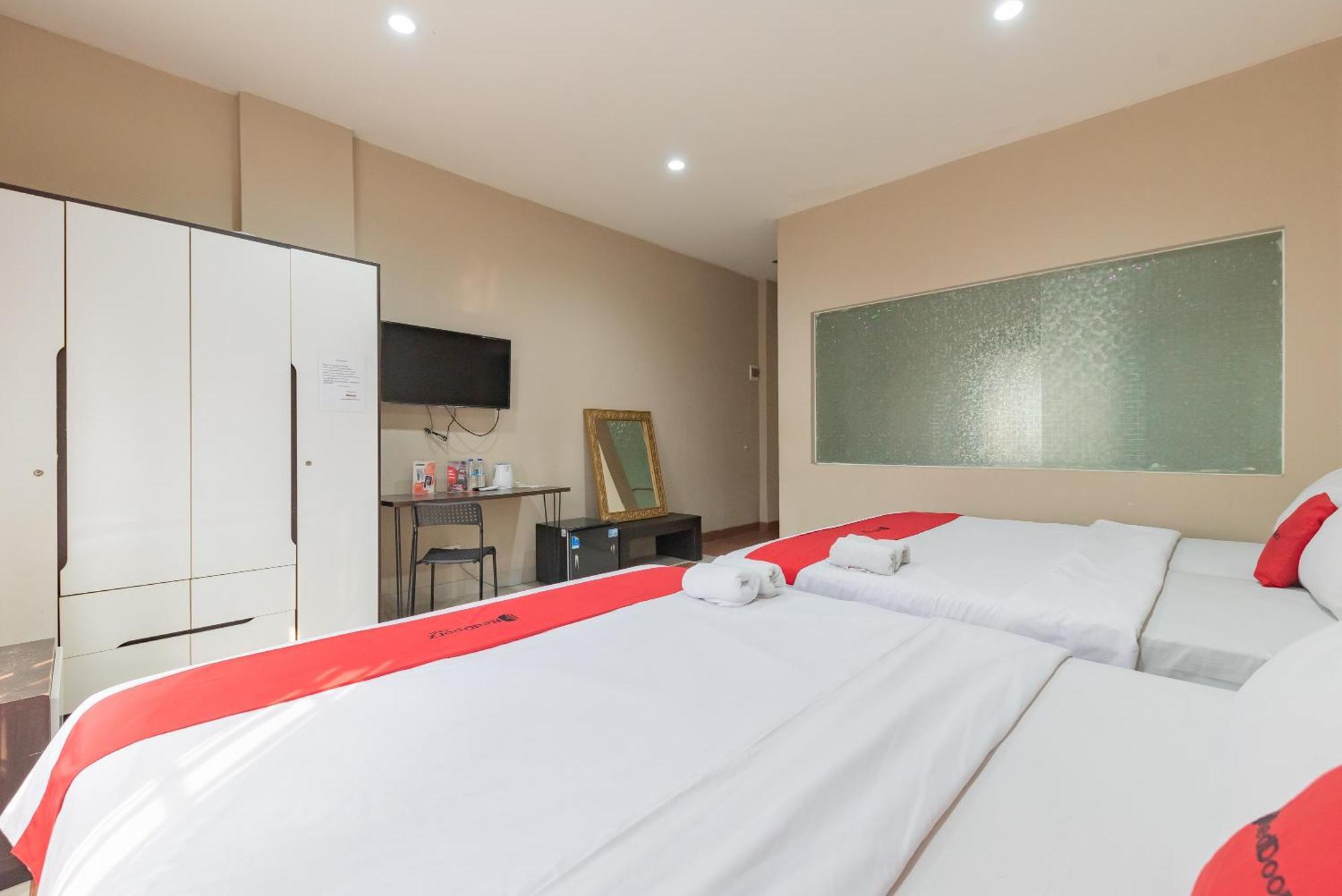 เรดดอร์ซ แอท มาลาบาร์ สตรีท Hotel บันดุง ภายนอก รูปภาพ